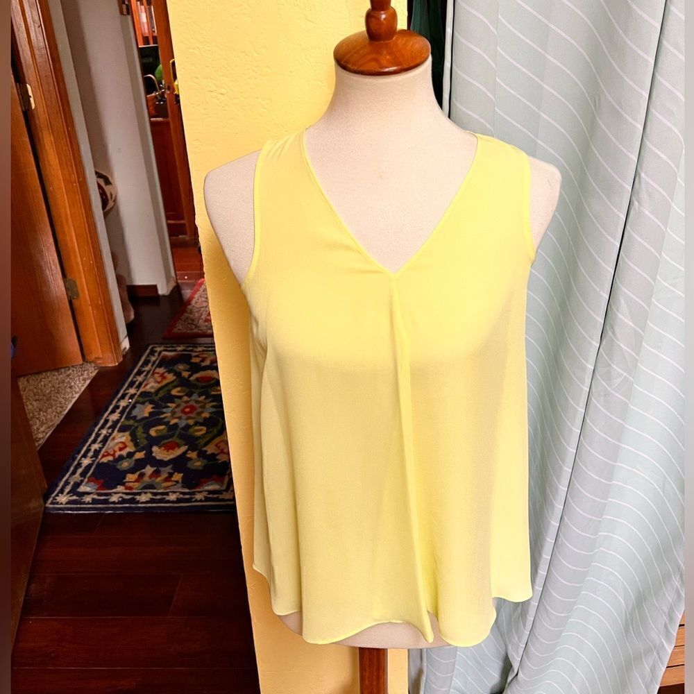 NWOT Vince Camuto Lime Green V-neck Sleeveless Top Size PXS #YC12